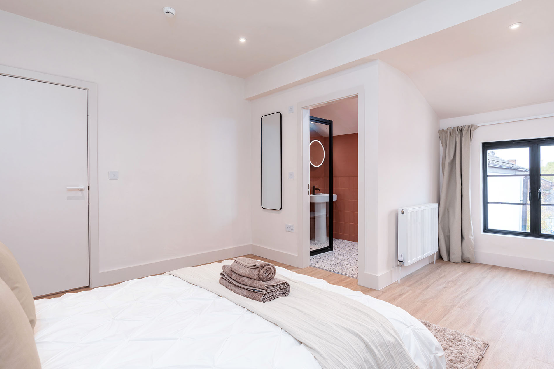 Bedroom with En-Suite and Window
